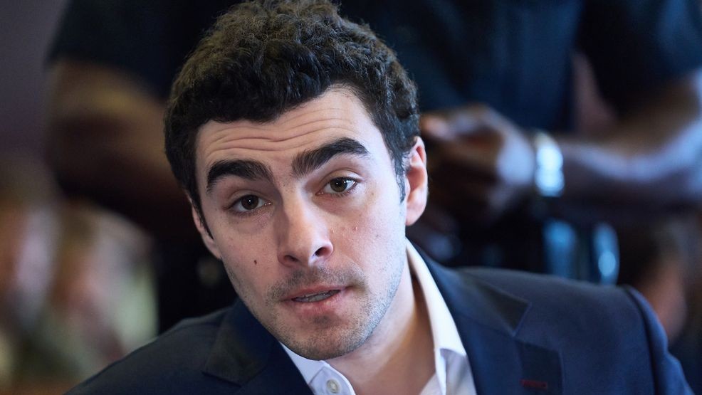 Image for story: Man posing as FBI agent tries to free Luigi Mangione from Brooklyn jail, officials say