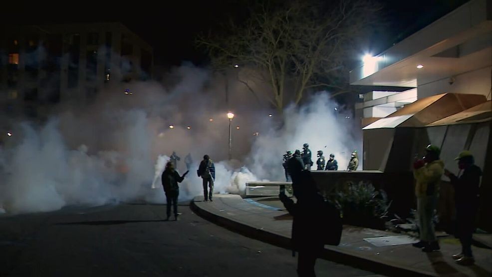 Image for story: Portland police arrest four during ICE protest following deadly Minneapolis shooting