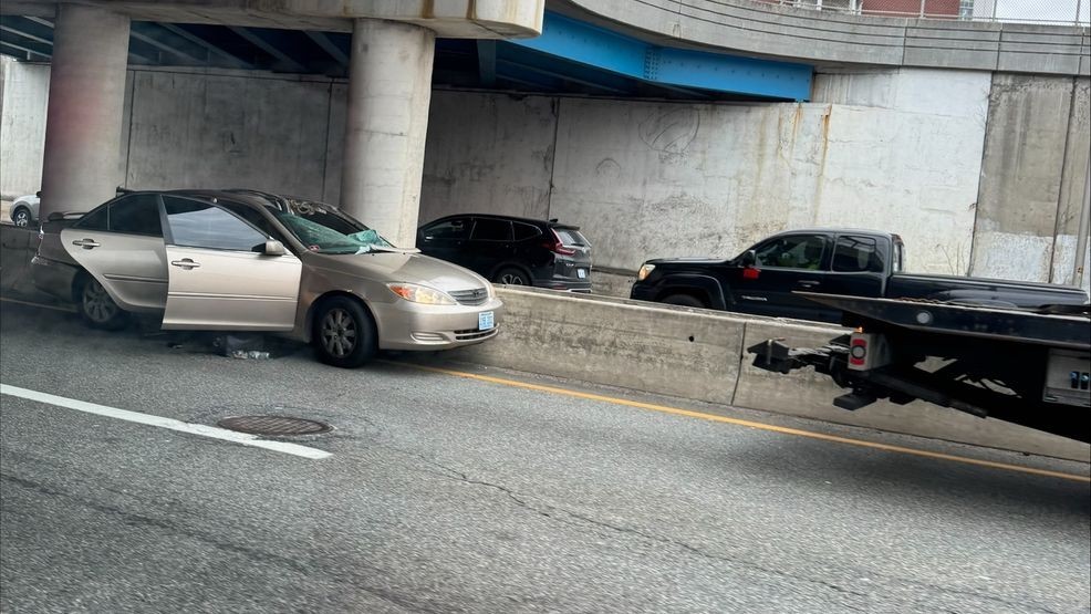 Image for story: Driver cited after tire crash on Interstate 95 in Pawtucket
