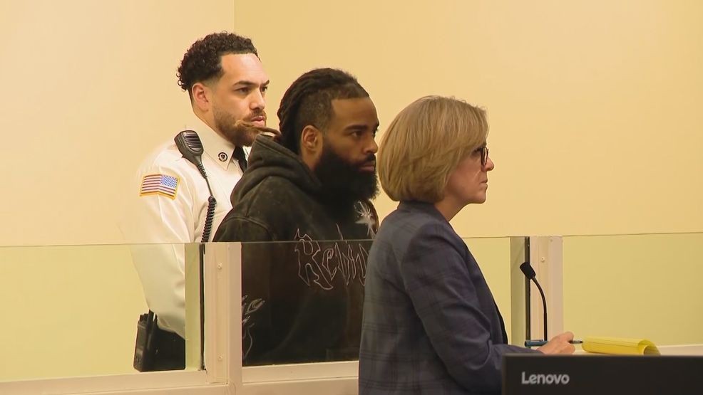 Image for story: Coventry man arrested after allegedly striking Salem officer with vehicle