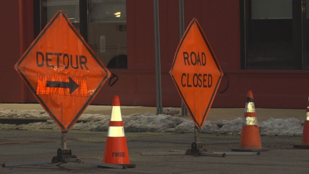 Image for story: Watermain break in Pawtucket forces business to temporarily close