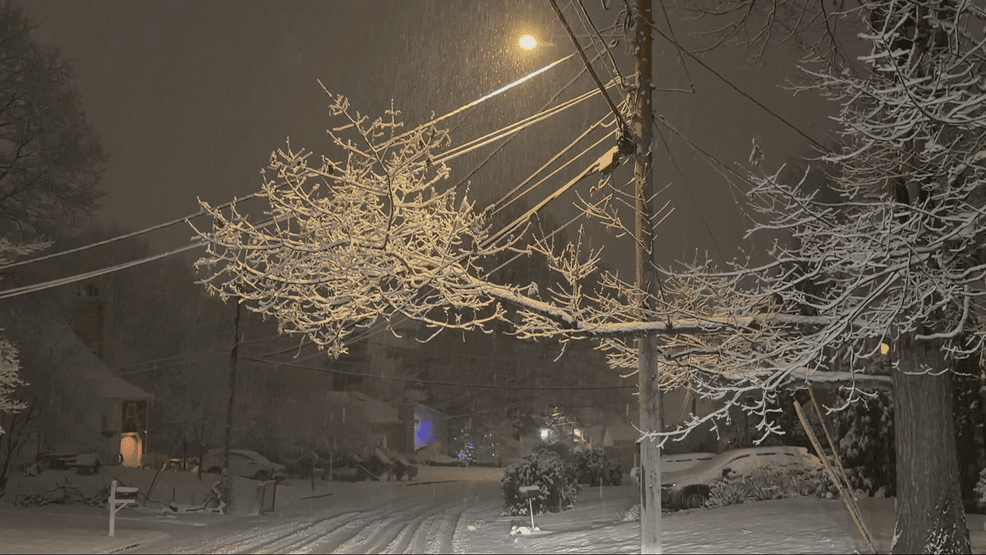 Image for story: Some without power following snowfall in Southern New England 