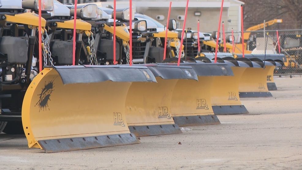 Image for story: Warwick residents rally to support city workers as winter storm nears