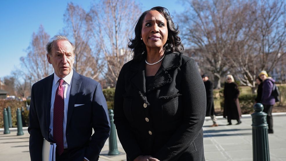 Image for story: Justices seem to favor keeping Fed governor in place amid legal fight over her firing