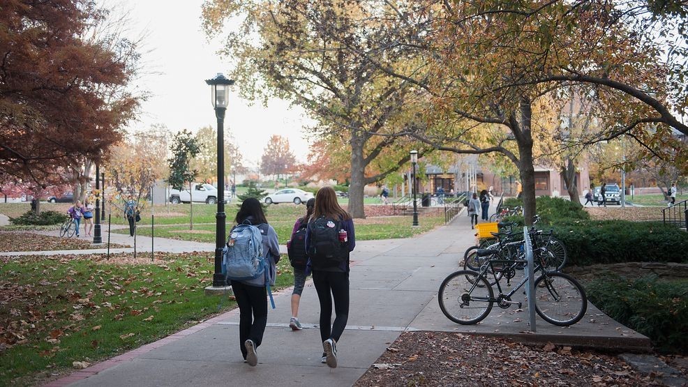 Image for story: Amid tough jobs market, new college grads seeing fewer openings at small businesses