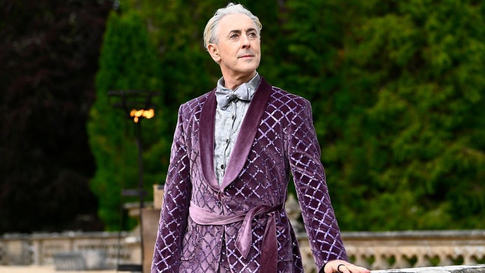 Image for story: 'The Traitors' urges fans to stop cyberbullying cast members