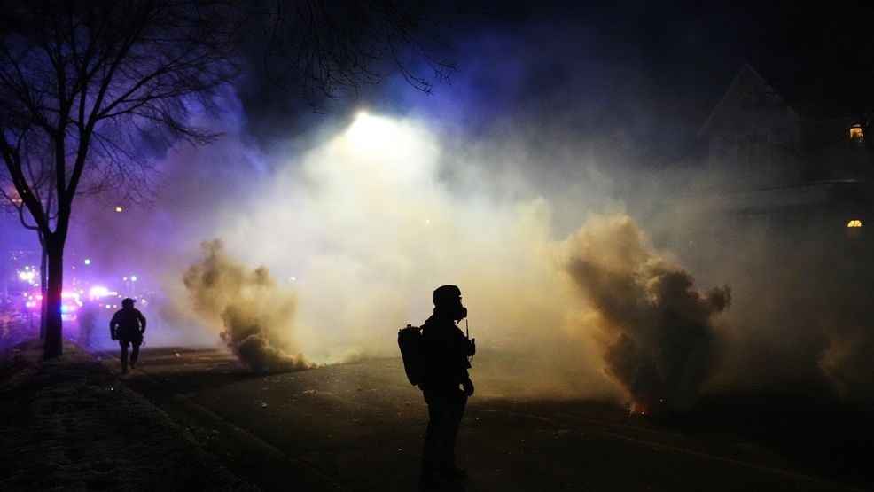 Image for story: Federal officer shot person in leg after being attacked with a shovel in Minneapolis