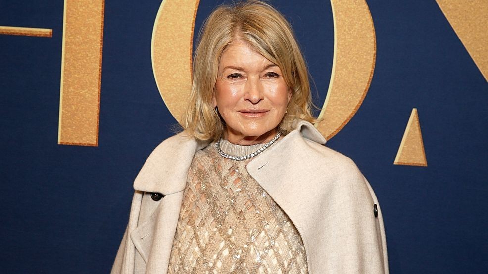 Image for story: Martha Stewart is setting the record straight about those plastic surgery rumors