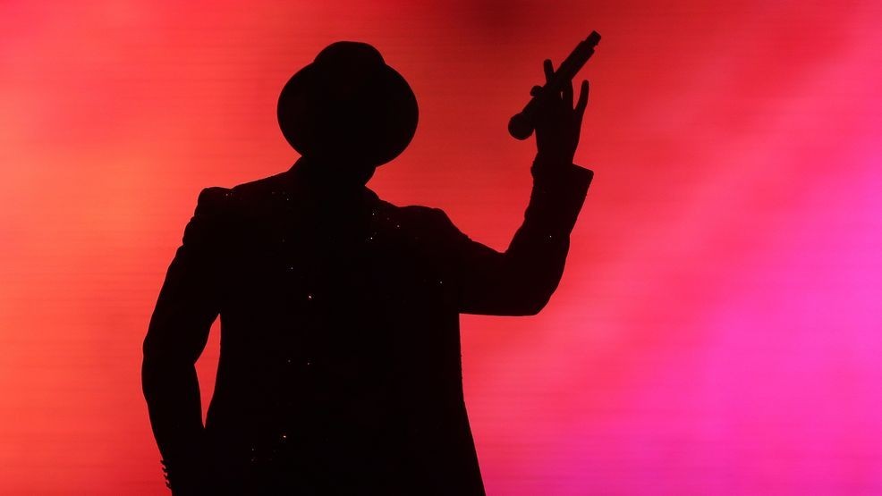 Image for story: Polyamorous Grammy winner reveals if his three girlfriends can date other guys