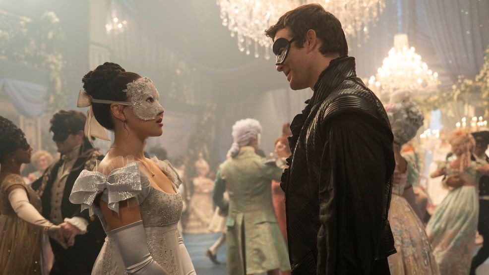 Bridgerton. (L to R) Yerin Ha as Sophie Baek, Luke Thompson as Benedict Bridgerton in episode 401 of Bridgerton. Cr. Liam Daniel/Netflix © 2025