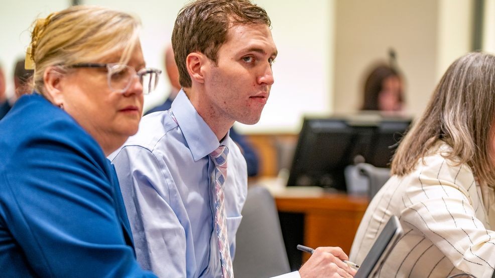 Image for story: Alleged Charlie Kirk assassin's defense looks to disqualify prosecutors