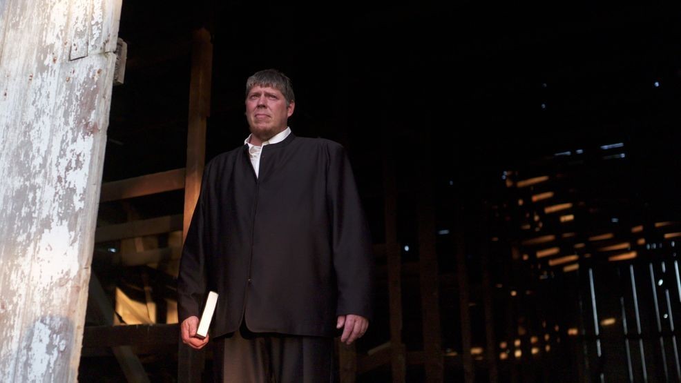 Bishop Vernon hopes to welcome people into the Amish community in "Suddenly Amish. (Courtesy: TLC).{ }