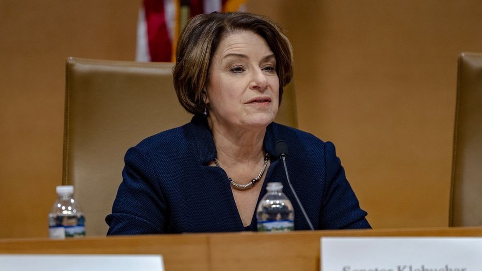 Image for story: Political battle intensifies over sanctuary city funding and ICE operations