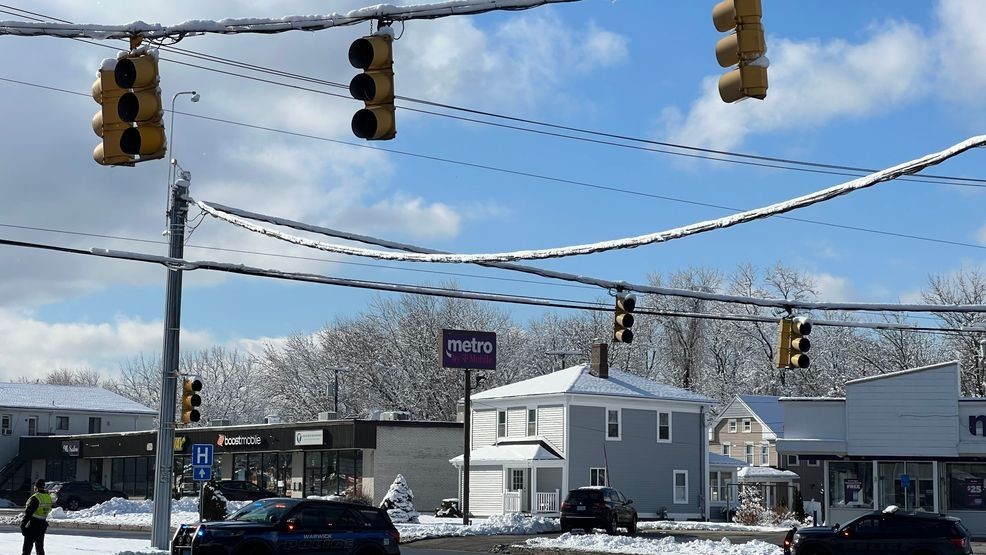 Image for story: Most traffic lights restored after outage in western Warwick
