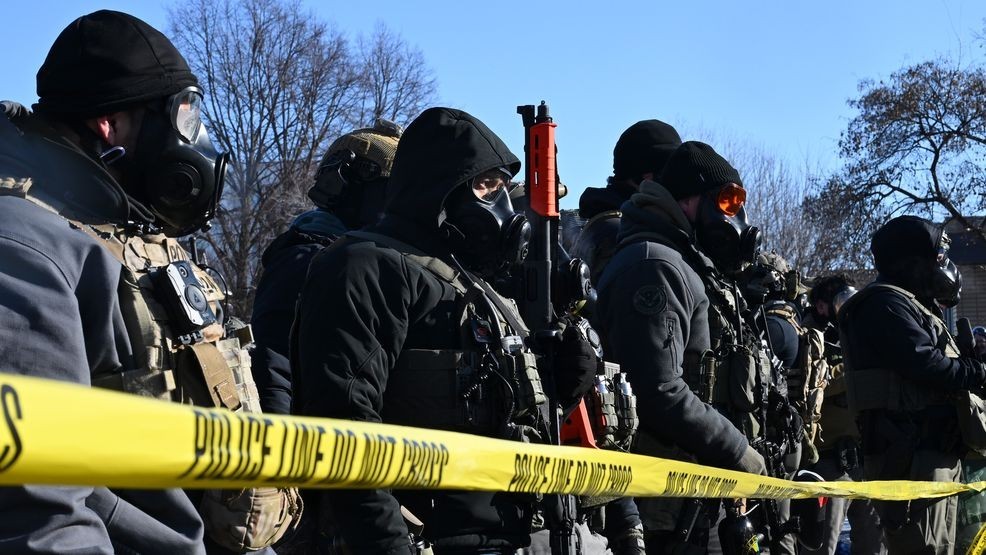 Image for story: 2 federal agents fired guns during deadly Alex Pretti shooting, DHS tells Congress