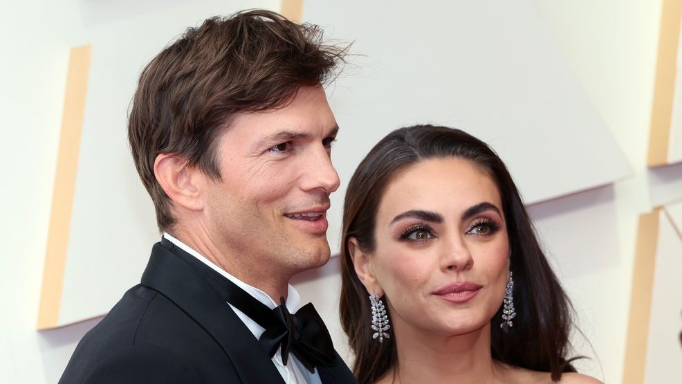 Image for story: Ashton Kutcher wants the world to know he doesn't smell horrible!