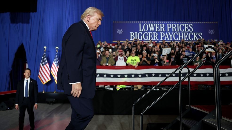 Image for story: Trump touts 'booming' economy during speech in Iowa as midterms loom