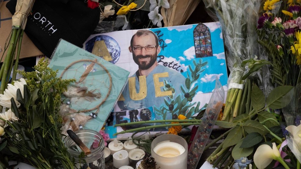 Image for story: 2 federal agents placed on leave following Alex Pretti's deadly shooting: report