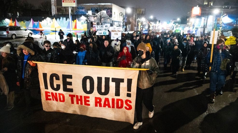 Image for story: Minnesota lawmaker proposes bill to sue feds as ICE clashes escalate