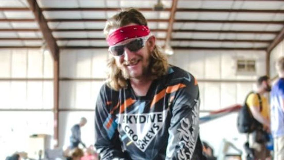 Image for story: FAA report: Skydiver killed signaled to 'cut him loose' after getting stuck with student