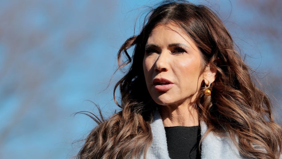 Image for story: Trump has a 2-hour meeting with Noem following pushback on Minnesota shooting