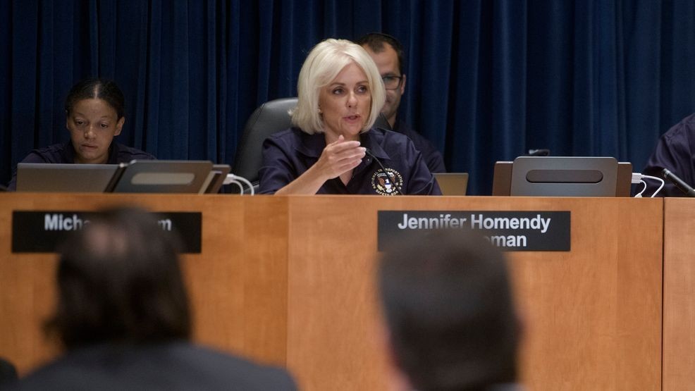 Image for story: '100 percent avoidable': NTSB finds probable cause of midair crash near DCA a year later