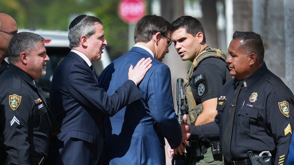 Image for story: Florida police defends sending detectives to woman's house over FB post critical of mayor